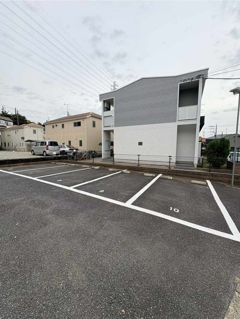 レオパレスＭＡＲＩＮＯ 駐車場