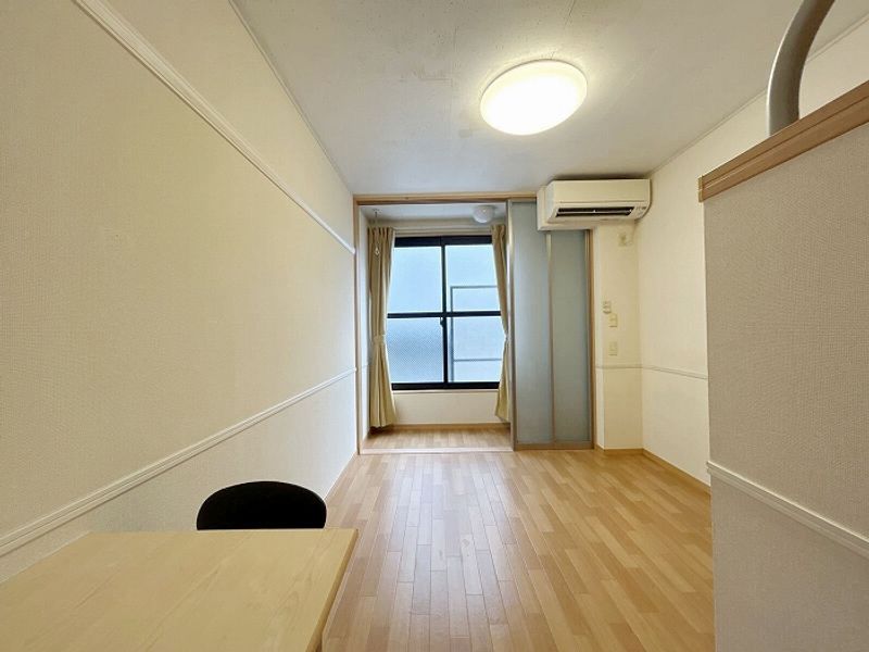 レオパレスウイスタリア 居間