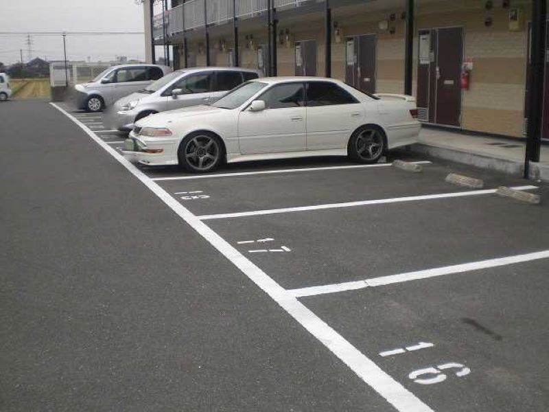 レオパレス三福Ⅱ 駐車場
