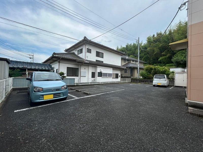 レオパレスＲＯＳＥⅡ 駐車場