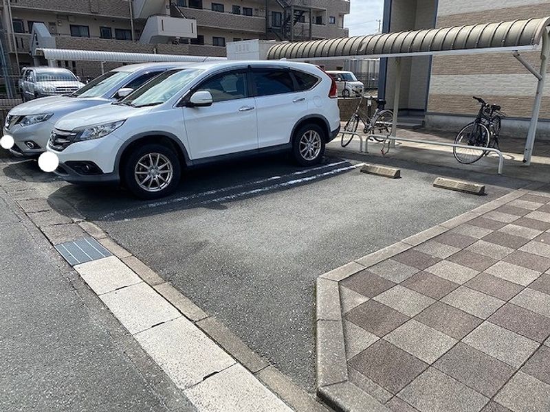 レオパレス華 駐車場