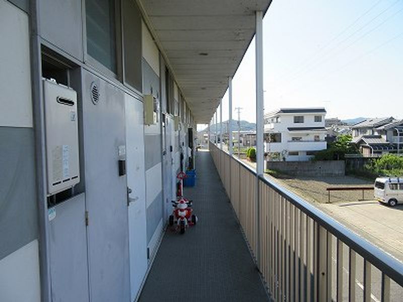 レオパレスルニＩ 玄関