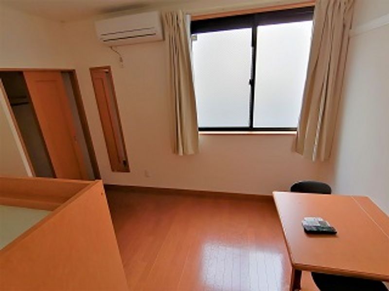 レオパレスセントレアリ２２ 居間