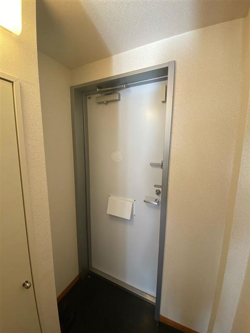 レオパレスハピネス光が丘 玄関