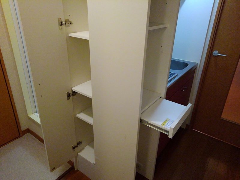 レオパレスキュルティ上林 収納