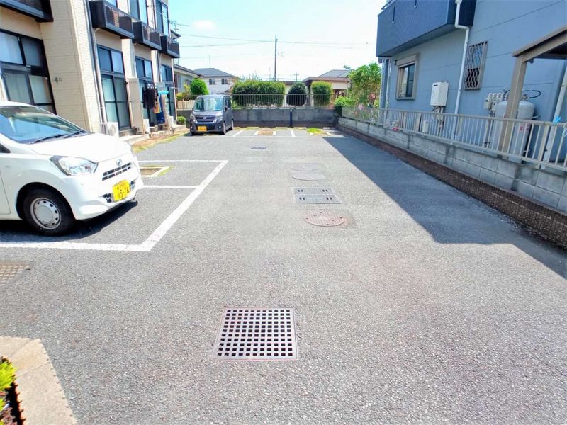 レオパレスタウンコート 駐車場