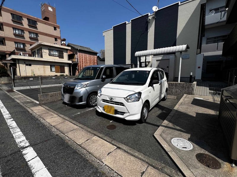 レオネクストティーアンドケー 駐車場