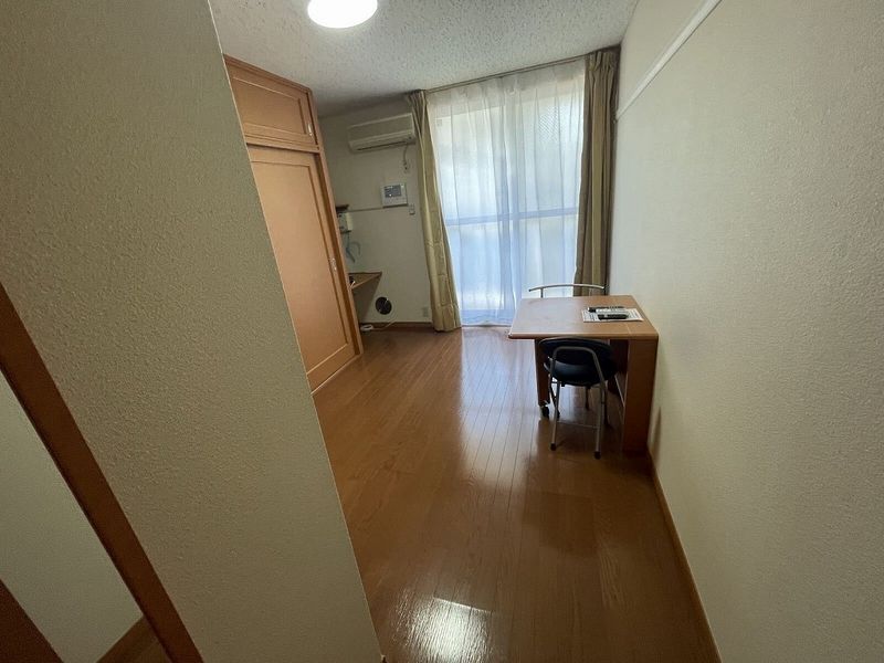 レオパレス中町 居間