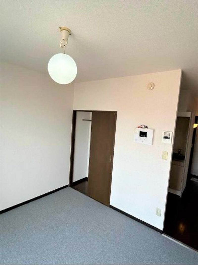 レオパレスコーポテラダ 居間