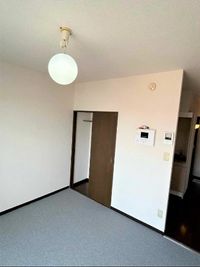 レオパレスコーポテラダ 居間