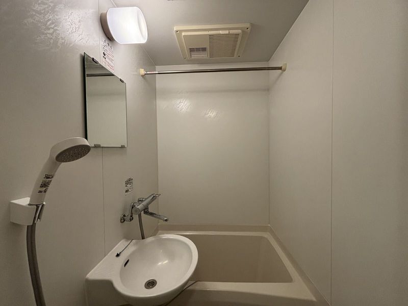 レオパレスセリバテール仁川 風呂