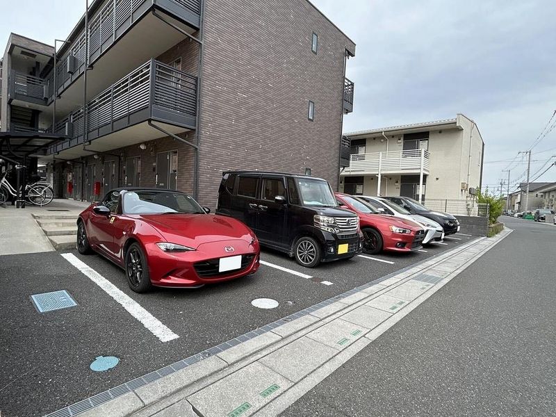 レオネクストジオイド 駐車場