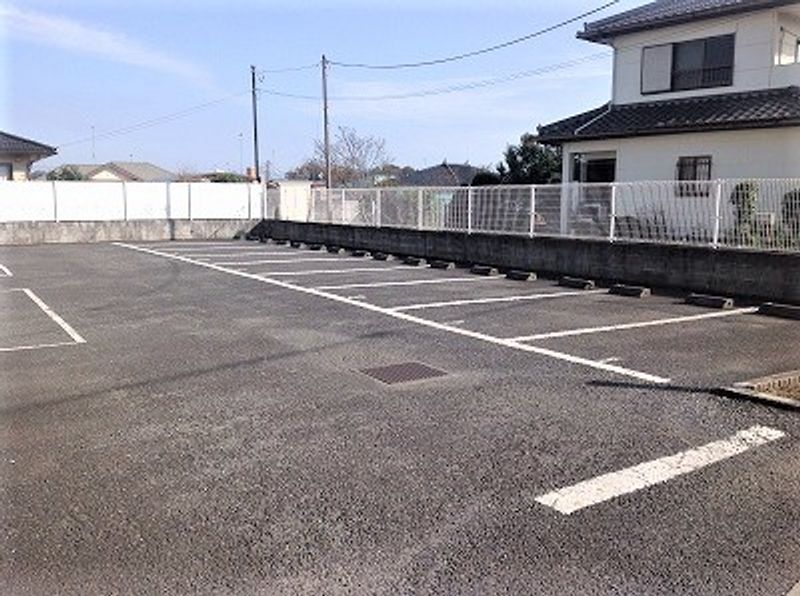 レオパレストゥルプ 駐車場