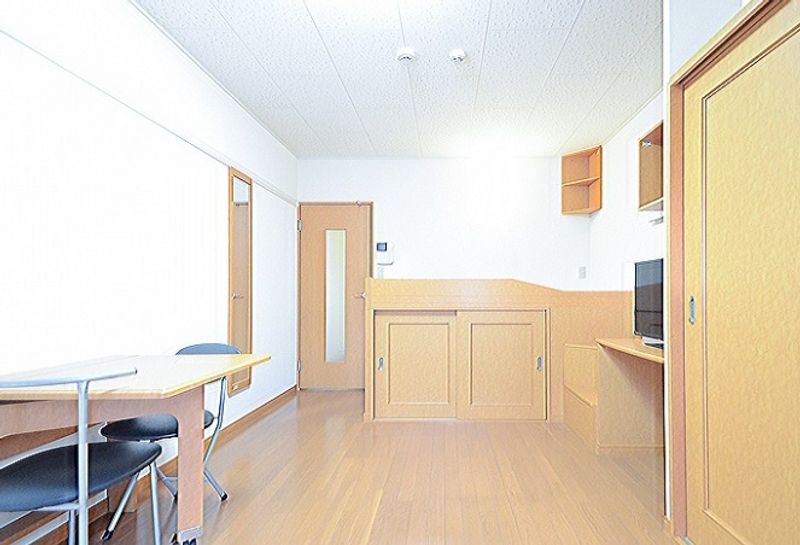 レオパレス城南 居間