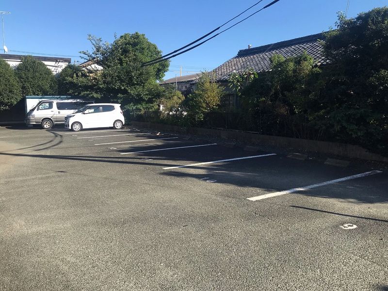 レオパレス泉 駐車場