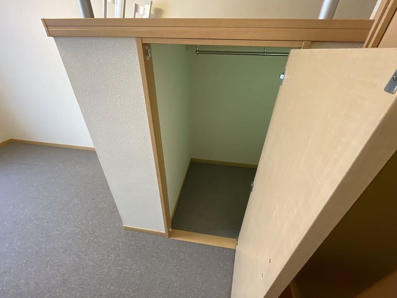 レオパレスピアット 収納