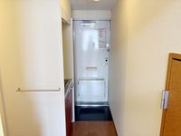 レオパレスアゼリア 玄関