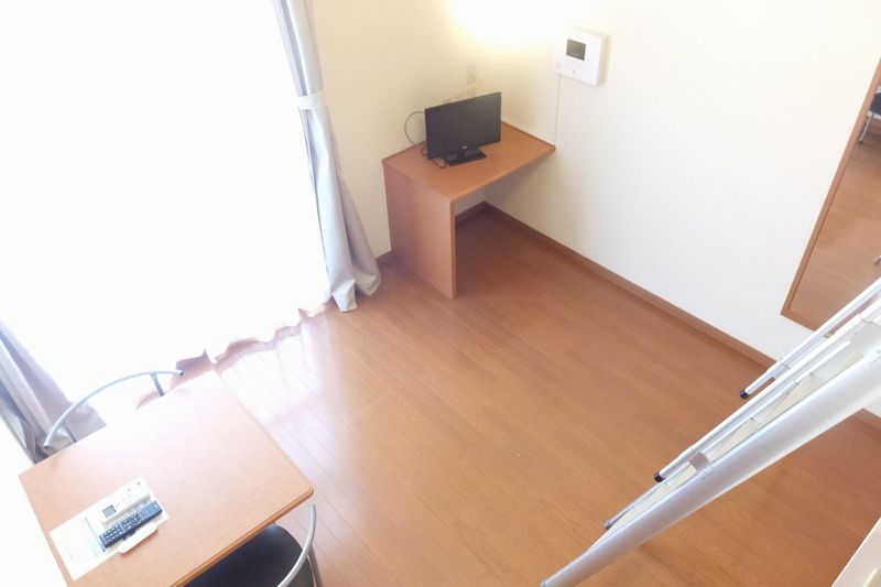 レオパレスラーク 居間