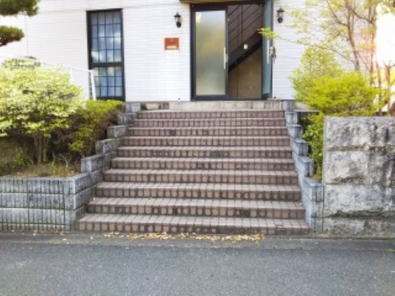 レオパレス希みが丘 エントランス