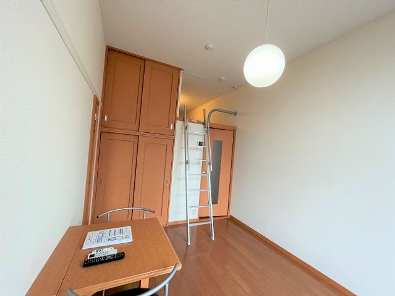 レオパレスメルツェ 寝室