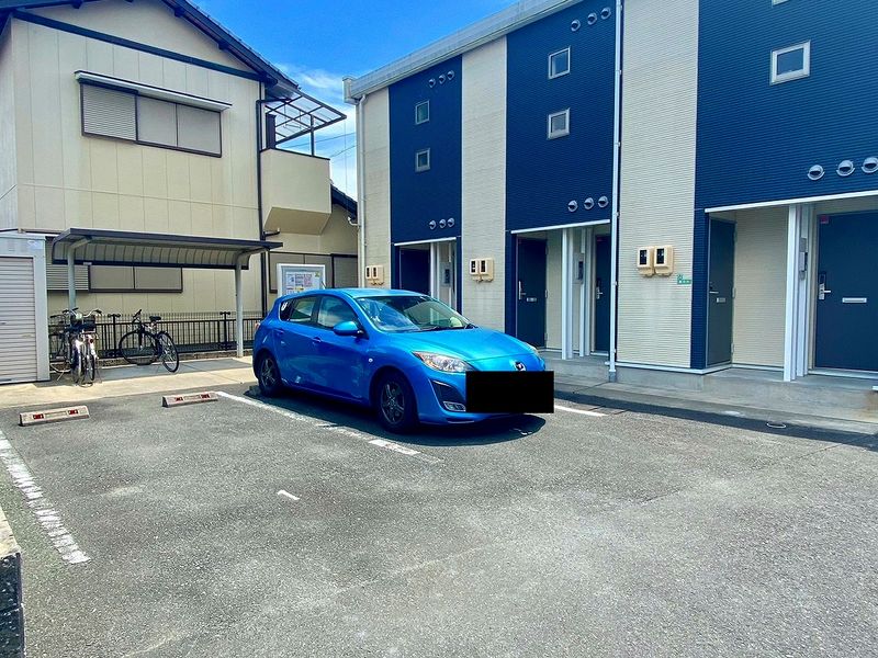 レオネクスト曳馬 駐車場