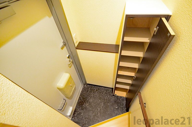 LEONEXT Grace II Entrance