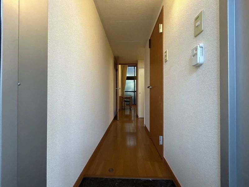 レオパレスエルミタージュ 玄関