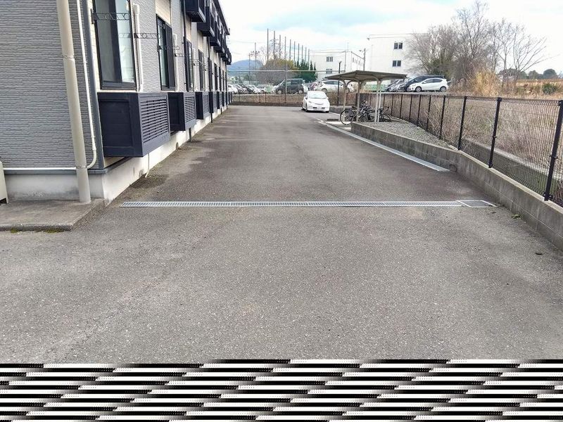 レオパレスソウミ 駐車場