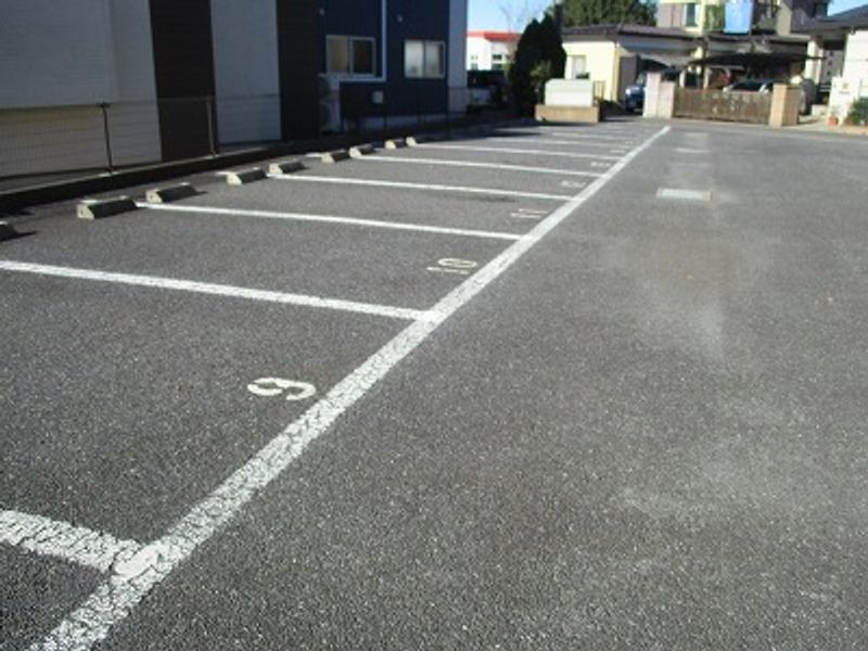 レオパレスエスポアール 駐車場