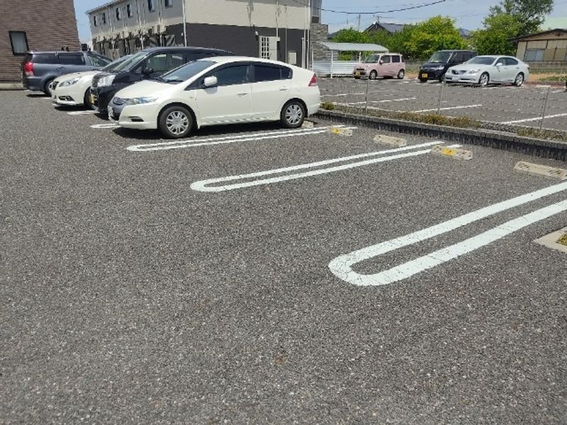 レオネクストあさか野 駐車場