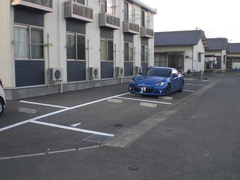 レオネクスト三井泉 駐車場