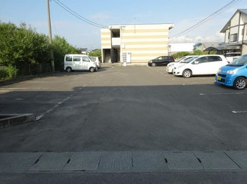 レオパレス飯島Ⅲ 駐車場