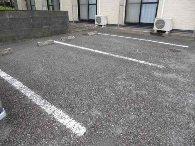 レオパレスマ　メゾン 駐車場