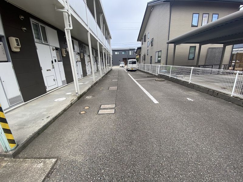レオパレスボエジャーエステート 駐車場