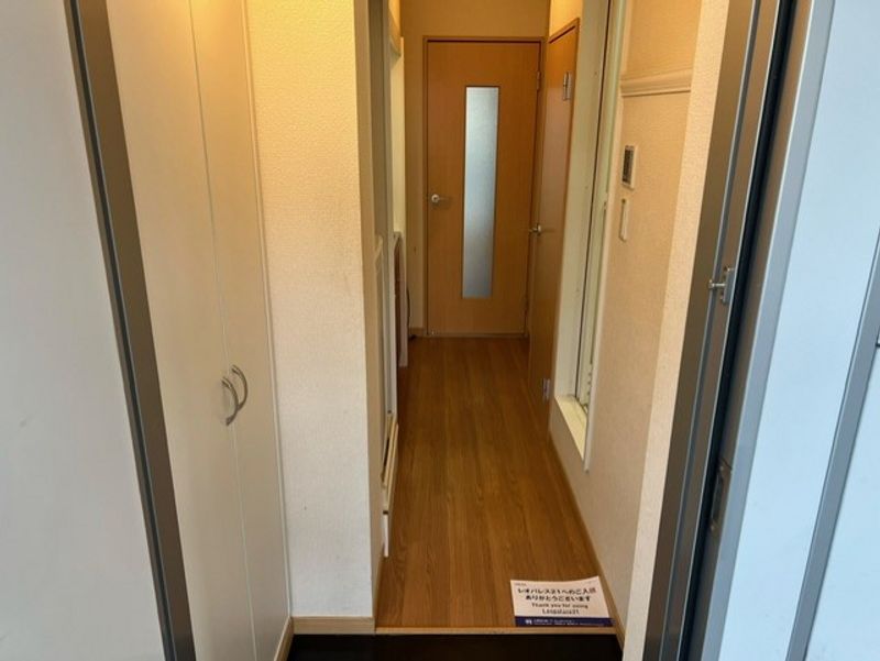 レオパレスピースフル 玄関