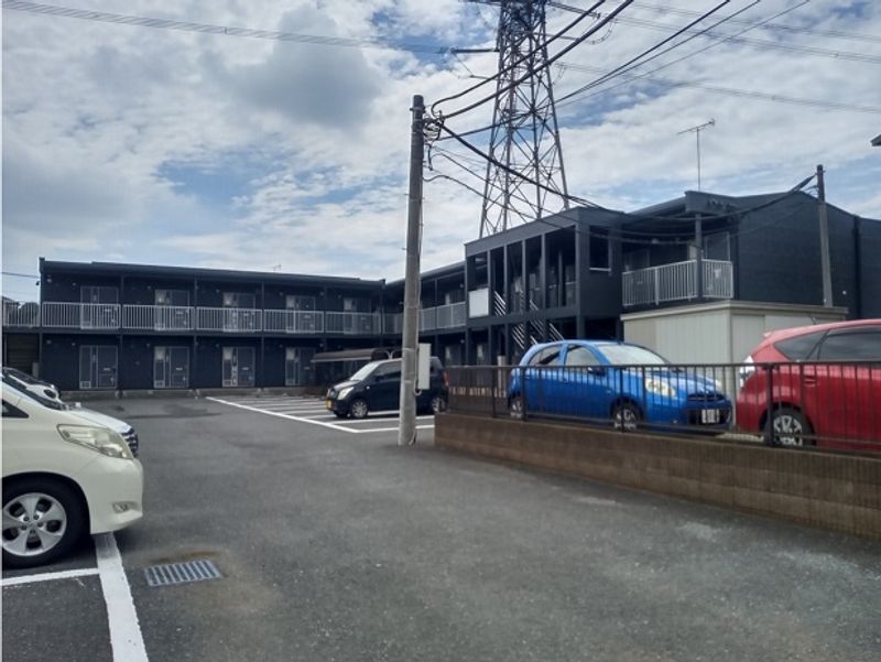 レオパレスミヤウラ 駐車場