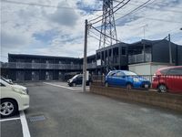 レオパレスミヤウラ 駐車場