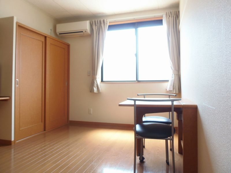 レオパレスメルベーユ 居間