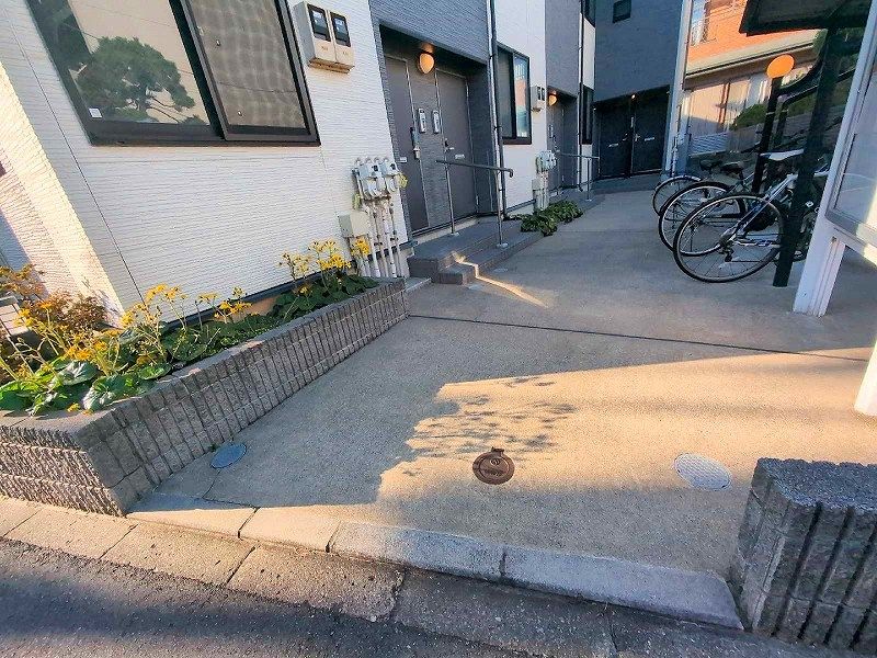 レオネクストＫｏｍｉｙａ エントランス