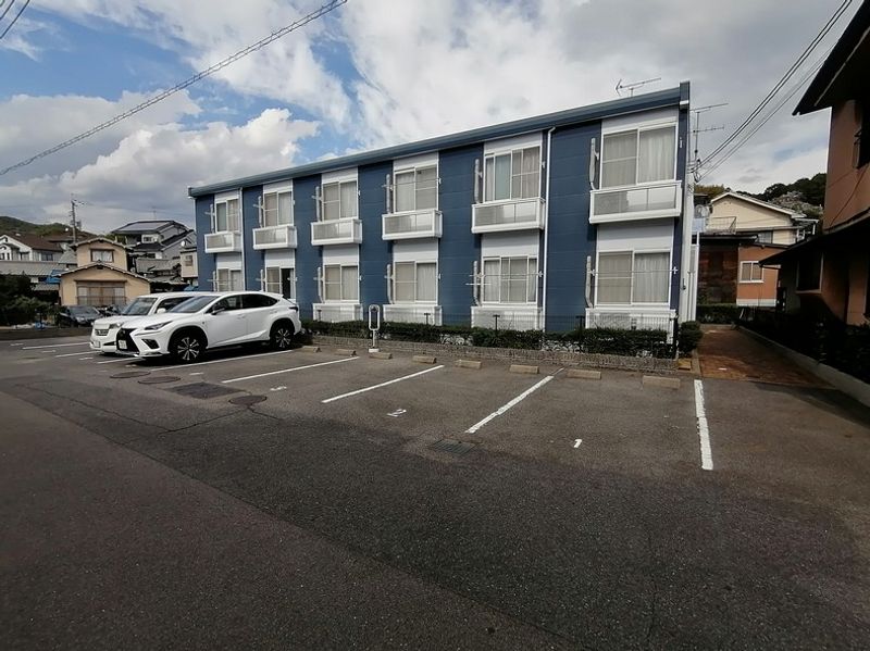 レオパレスＫＡＮＤＡ 駐車場