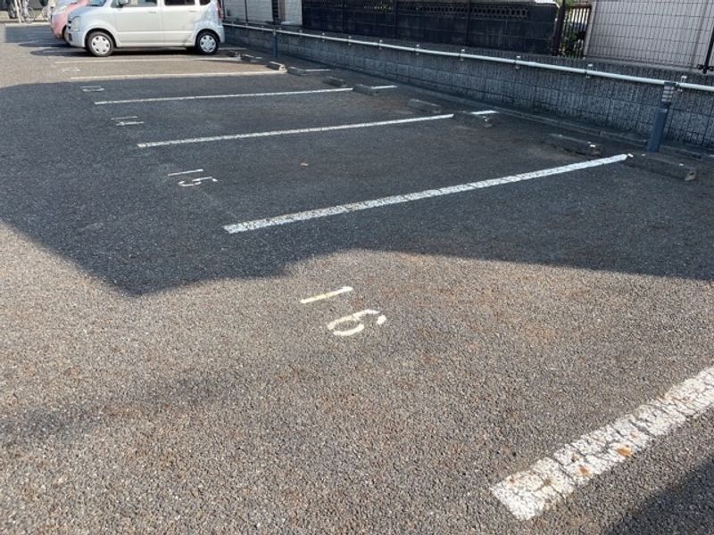 レオパレスビハク 駐車場