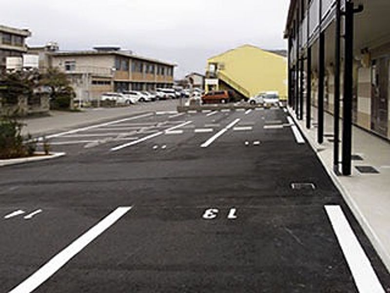 レオパレス岐阜県庁西 駐車場
