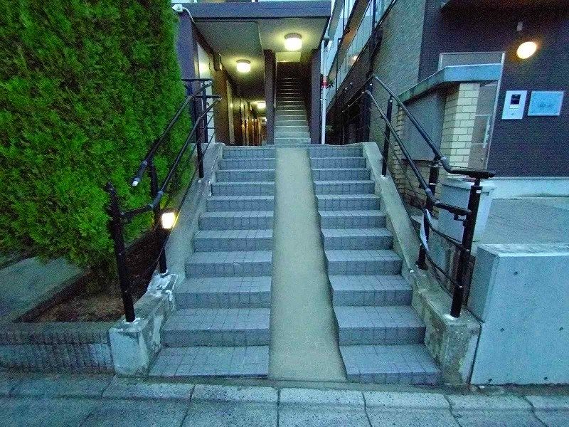 レオパレスＡ−１ エントランス