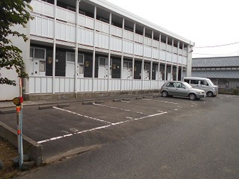 レオパレスグリーン 駐車場