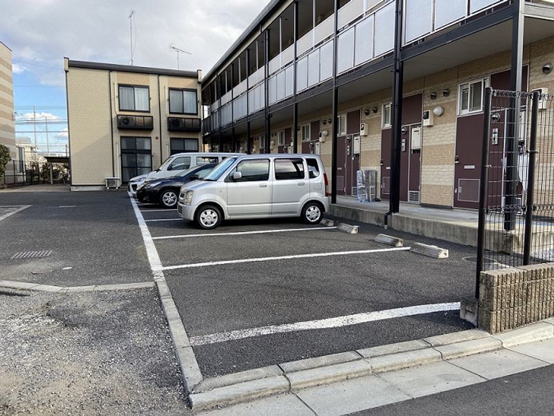 レオパレススカイ　タウン 駐車場