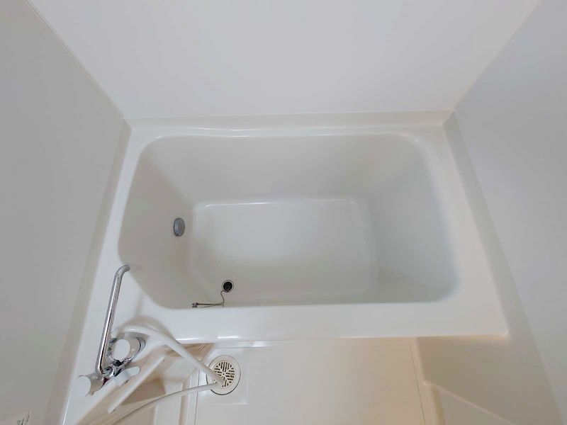 LEONEXT Diaz Bathroom