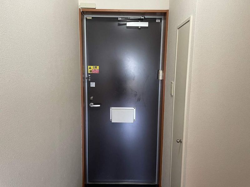 レオパレス小那覇 玄関