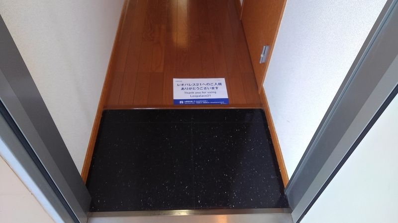 レオパレスオン　ザ　ヒル 玄関