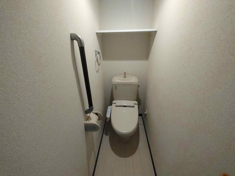 LEONEXT Lumiere Nishidai III Toilet