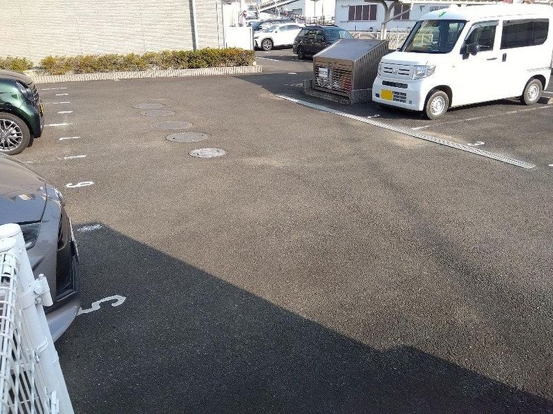 レオパレスパピルス　サンヤピ 駐車場